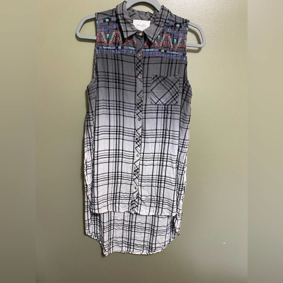 Miss Me Tops - Miss‎ Me High Low Shirt, Size S